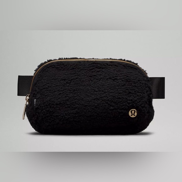 lululemon athletica Handbags - Lululemon Everywhere Belt Bag Fleece - Black 1L